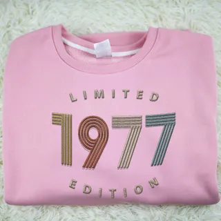 Limited Edition 1977 Embroidered Sweatshirt – Pink