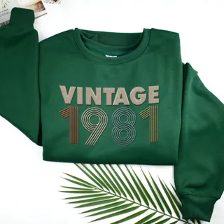 Vintaged 1981 Embroidered Sweatshirt – Forest Green