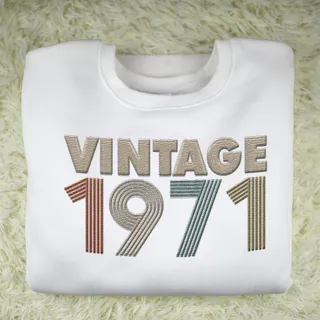 Vintaged 1971 Embroidered Sweatshirt – White