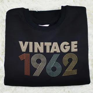 Vintaged 1962 Embroidered Sweatshirt – Black